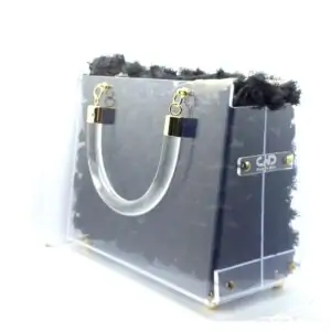 Landing Page - Design’n Chic – Maison de couture en plexiglas : objets, bijoux & accessoires pour l’événementiel lady l'Isa Bag, sac couture de roses, Design Chic