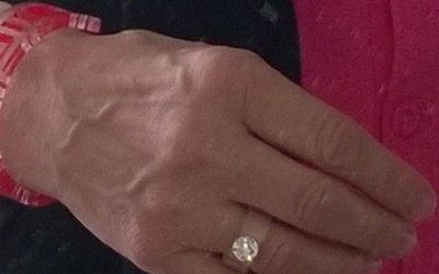 Blog d'Isabel - Design’n Chic – Maison de couture en plexiglas : objets, bijoux & accessoires pour l’événementiel Bague de créateur